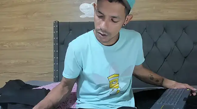 guyeifmaxiro online show from February 2025 07:59:02 PM