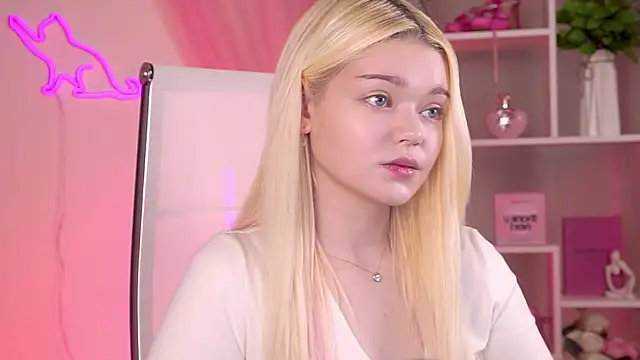 Snapshot of AdeleCartier chatting on April 2026 02:58:01 AM AdeleCartier online show from April 2026 02:58:01 AM