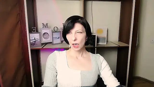  AngeliaFlow  online show from January 2026 04:44:01 PM