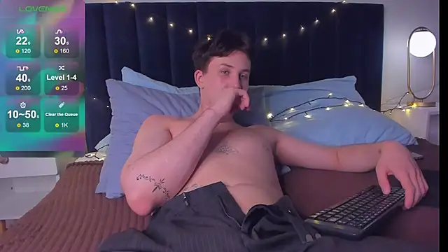 Snapshot of AdrianoAubert chatting on October 2025 03:33:02 PM AdrianoAubert online show from October 2025 03:33:02 PM