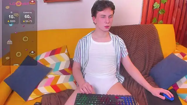 Snapshot of AdrianoAubert chatting on October 2025 03:35:02 PM AdrianoAubert online show from October 2025 03:35:02 PM