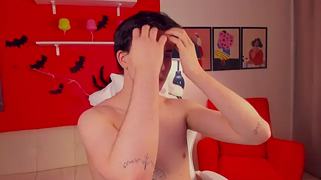 Snapshot of AdrianoAubert chatting on November 2025 06:02:02 AM AdrianoAubert online show from November 2025 06:02:02 AM