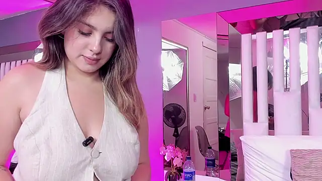 Snapshot of Cloee_Rainbow1 chatting on March 2025 11:53:01 AM Cloee Rainbow1 online show from March 2025 11:53:01 AM