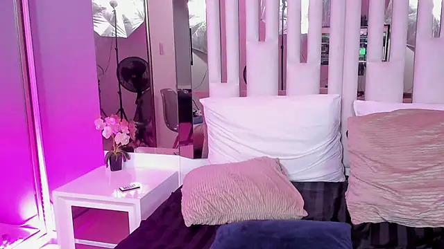 Snapshot of Cloee_Rainbow1 chatting on March 2025 11:41:01 AM Cloee Rainbow1 online show from March 2025 11:41:01 AM