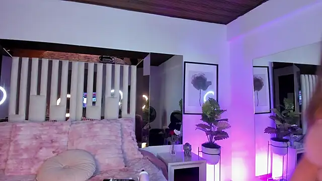 Snapshot of Cloee_Rainbow1 chatting on November 2025 11:42:01 AM Cloee Rainbow1 online show from November 2025 11:42:01 AM