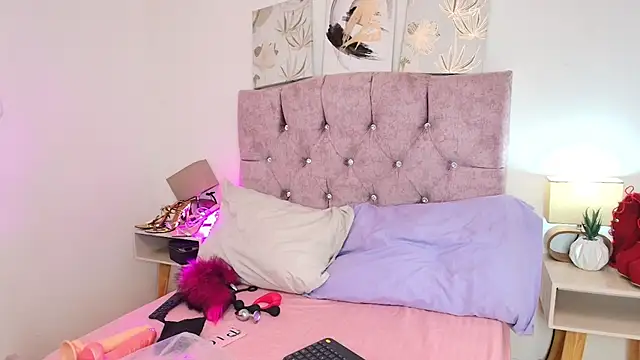 Skye Moore online show from February 2026 07:20:01 PM