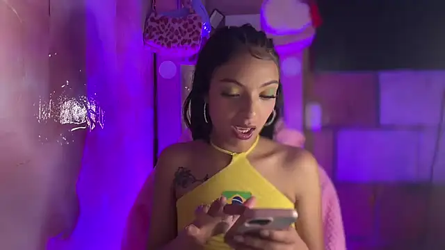 Snapshot of Skye_Moore chatting on July 2026 03:23:01 AM Skye Moore online show from July 2026 03:23:01 AM