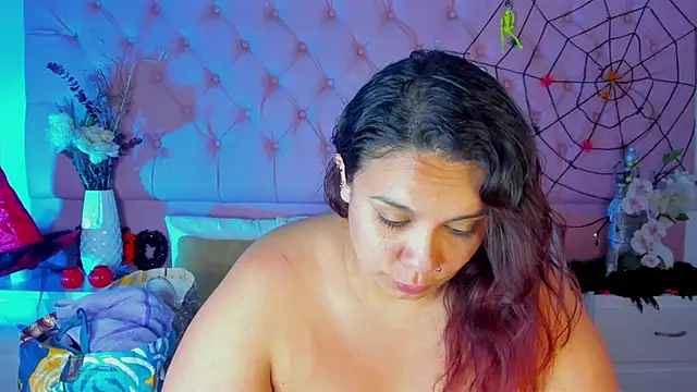 Snapshot of KourtneyEvans chatting on October 2025 04:53:02 PM KourtneyEvans online show from October 2025 04:53:02 PM