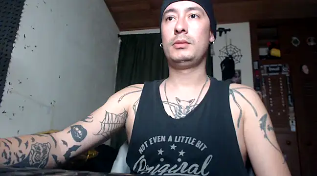 Snapshot of vampireathome chatting on February 2025 05:18:02 AM vampireathome online show from February 2025 05:18:02 AM