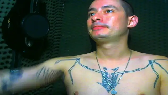 Snapshot of vampireathome chatting on March 2025 07:46:02 AM vampireathome online show from March 2025 07:46:02 AM