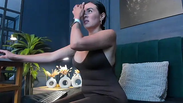 scarlet edwars online show from September 2025 08:53:02 PM