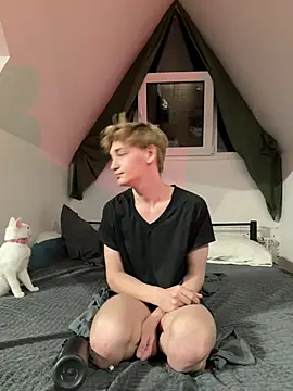 Julian wins online show from March 2025 10:48:02 PM