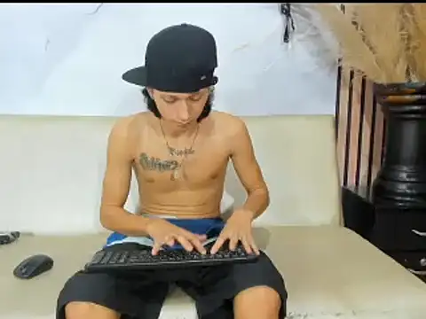 Snapshot of LucioDelDuque chatting on February 2025 06:51:02 AM LucioDelDuque online show from February 2025 06:51:02 AM