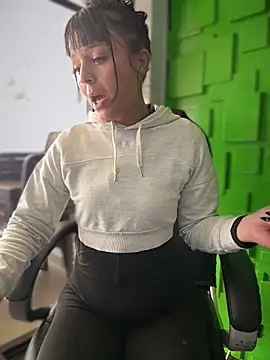 Dulce  Boyd online show from December 2025 01:51:01 PM