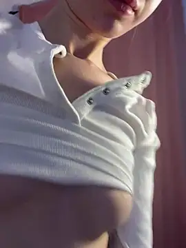 Snapshot of RosieMills chatting on March 2025 04:38:02 AM RosieMills online show from March 2025 04:38:02 AM