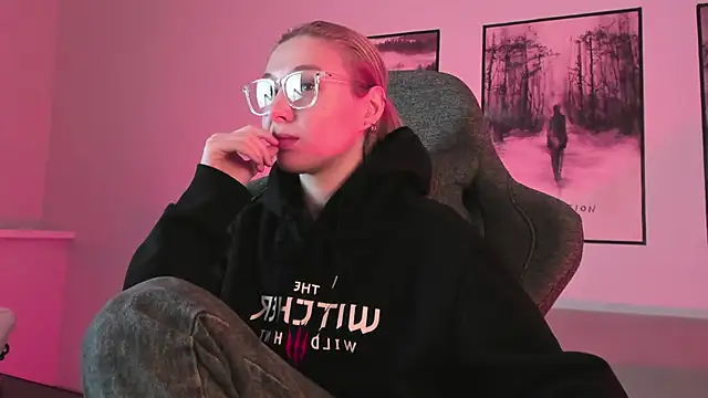 PhilippaAdamas online show from March 2025 05:42:01 AM