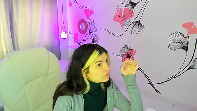 Isabela Fiorelli online show from November 2025 01:03:01 PM