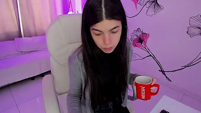 Isabela Fiorelli online show from December 2025 01:05:01 PM