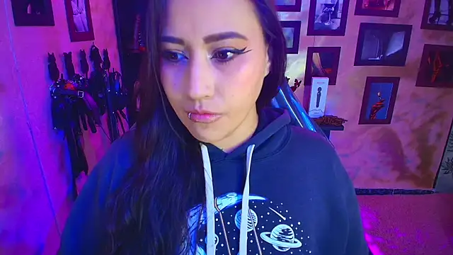 cherryy bombshelll online show from October 2025 03:42:01 PM