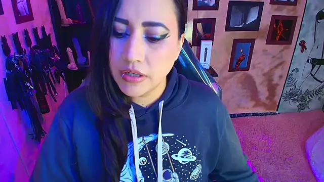 cherryy bombshelll online show from January 2026 05:15:02 PM