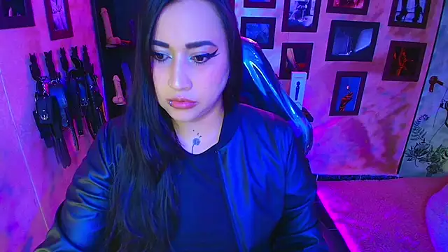 cherryy bombshelll online show from January 2026 04:22:01 PM