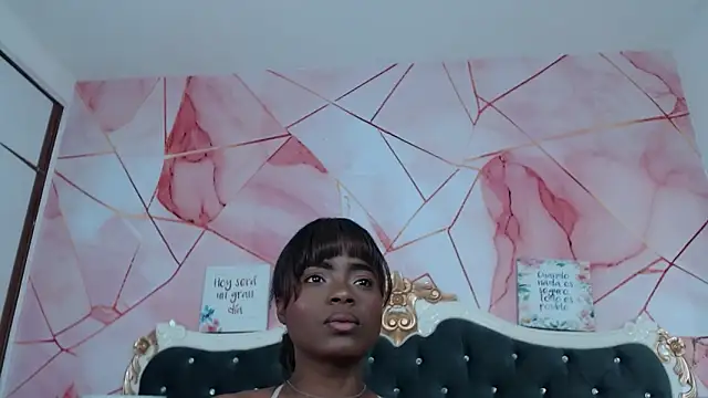 LindaBird online show from November 2025 01:24:01 PM