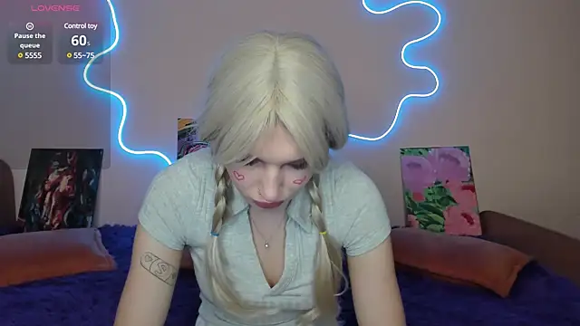 Snapshot of EvelinaLuu chatting on February 2025 01:05:01 AM EvelinaLuu online show from February 2025 01:05:01 AM