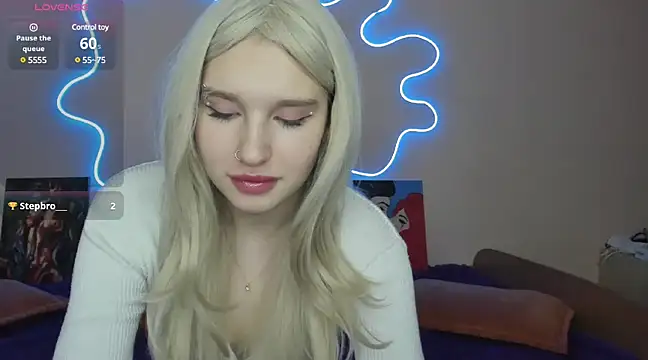 Snapshot of EvelinaLuu chatting on March 2025 01:20:02 AM EvelinaLuu online show from March 2025 01:20:02 AM