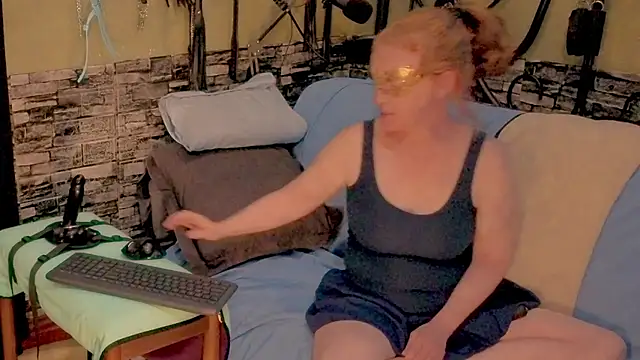 Scarlett Switch online show from November 2025 09:14:02 PM