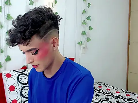 dominic 00 online show from February 2025 08:44:01 PM