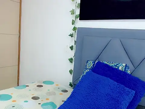 dominic 00 online show from October 2025 06:18:02 PM