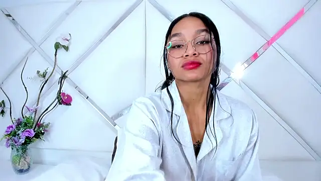 Lynda Bonnie online show from March 2025 04:04:01 PM