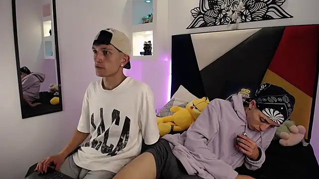 Snapshot of MaikyCooper chatting on February 2025 08:31:02 AM MaikyCooper online show from February 2025 08:31:02 AM