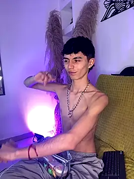 Snapshot of MaikyCooper chatting on September 2025 08:08:01 PM MaikyCooper online show from September 2025 08:08:01 PM