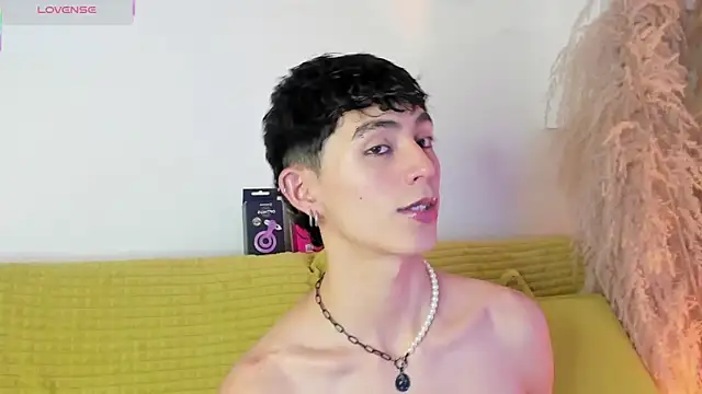 Snapshot of MaikyCooper chatting on October 2025 08:49:01 PM MaikyCooper online show from October 2025 08:49:01 PM