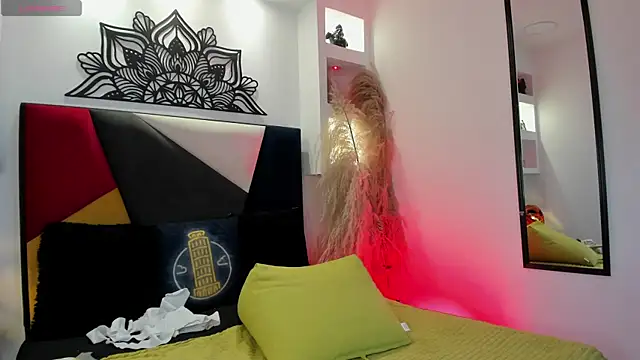 Snapshot of MaikyCooper chatting on October 2025 08:39:02 PM MaikyCooper online show from October 2025 08:39:02 PM