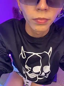 Snapshot of MaikyCooper chatting on October 2025 12:34:01 AM MaikyCooper online show from October 2025 12:34:01 AM