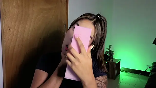 Maryybellax online show from November 2025 09:59:02 PM