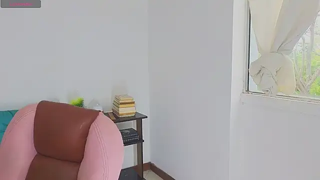 Snapshot of atenea_02_love chatting on May 2026 10:04:02 PM atenea 02 love online show from May 2026 10:04:02 PM