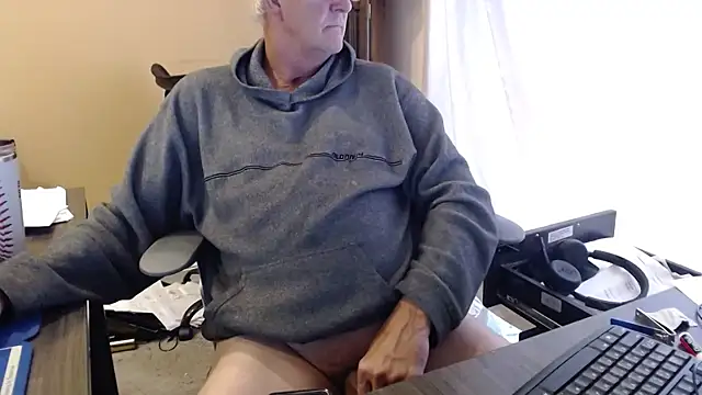 olderandwiser2 online show from September 2025 06:18:02 PM