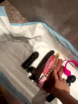 Snapshot of Mia-77 chatting on November 2025 09:34:02 AM Mia-77 online show from November 2025 09:34:02 AM