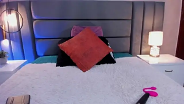 MiaHertz online show from November 2025 12:42:02 AM