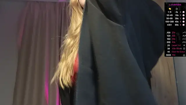 Sakura Moore online show from December 2025 01:26:01 PM