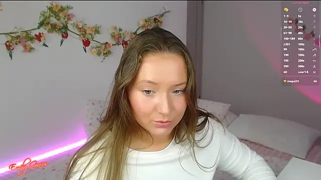 Snapshot of EmilyxxGraces chatting on April 2026 01:42:02 AM EmilyxxGraces online show from April 2026 01:42:02 AM