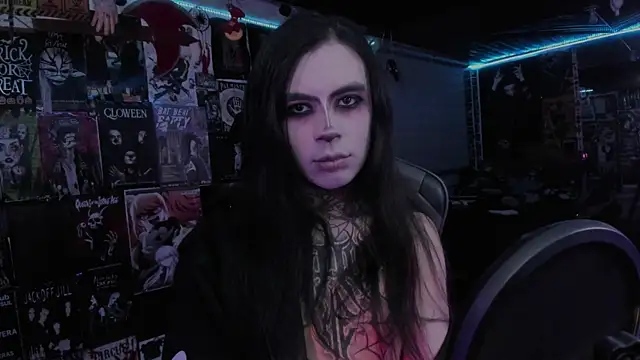 Snapshot of rotten_dreams chatting on October 2025 11:18:02 PM rotten dreams online show from October 2025 11:18:02 PM