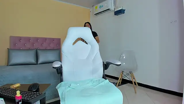 cristal crossfitx online show from September 2025 10:31:02 AM