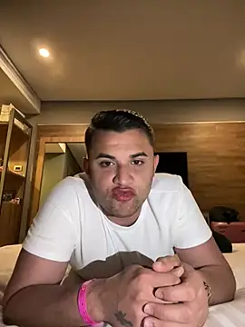Snapshot of ErickDousson chatting on February 2025 12:21:02 AM ErickDousson online show from February 2025 12:21:02 AM