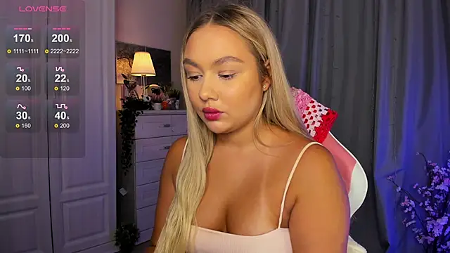 Snapshot of _Loneve__ chatting on October 2025 01:31:02 PM  Loneve   online show from October 2025 01:31:02 PM