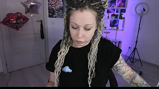 HoneySallyMoore online show from October 2025 06:18:02 PM