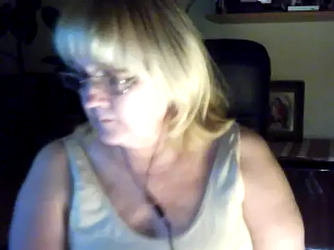 Snapshot of Violet5364 chatting on November 2025 04:05:01 PM Violet5364 online show from November 2025 04:05:01 PM